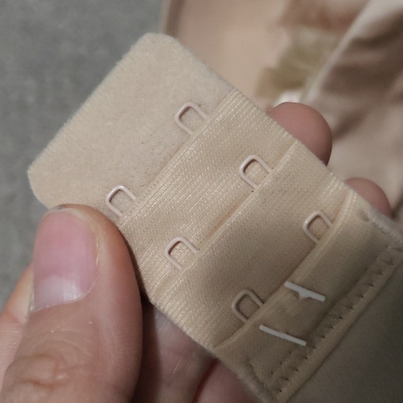 Victoria's Secret Very Sexy nude beige strapless bra 34C - Picture 3 of 4